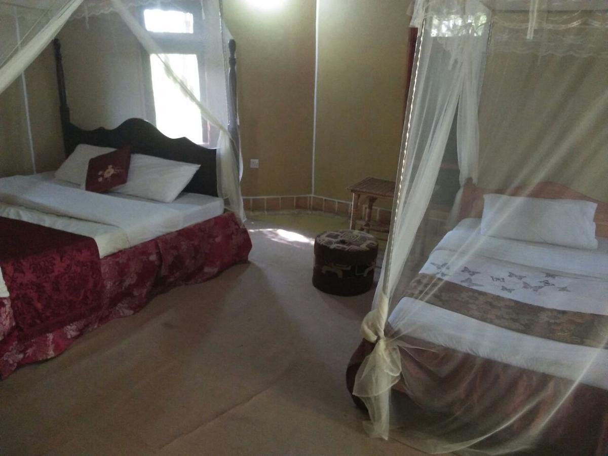 Irungu Forest Safari Lodge Katunguru エクステリア 写真