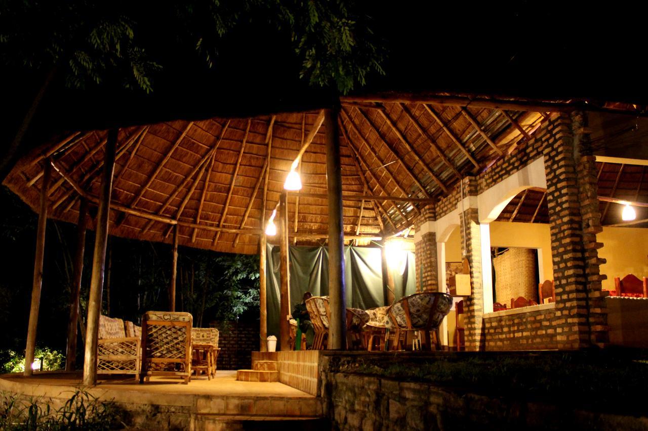 Irungu Forest Safari Lodge Katunguru エクステリア 写真