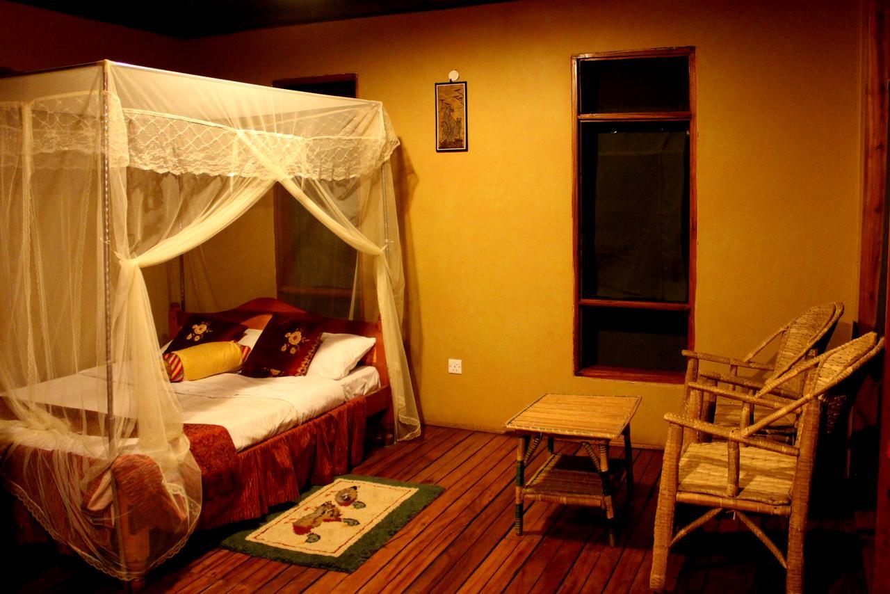 Irungu Forest Safari Lodge Katunguru エクステリア 写真