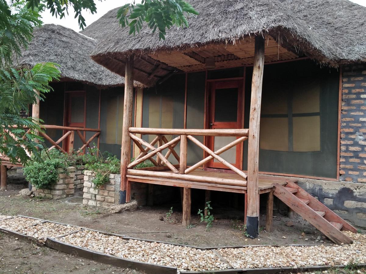 Irungu Forest Safari Lodge Katunguru エクステリア 写真