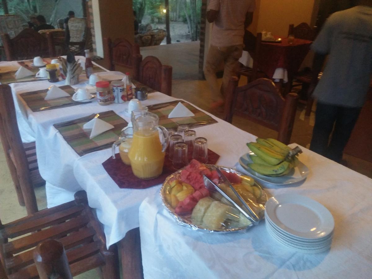 Irungu Forest Safari Lodge Katunguru エクステリア 写真