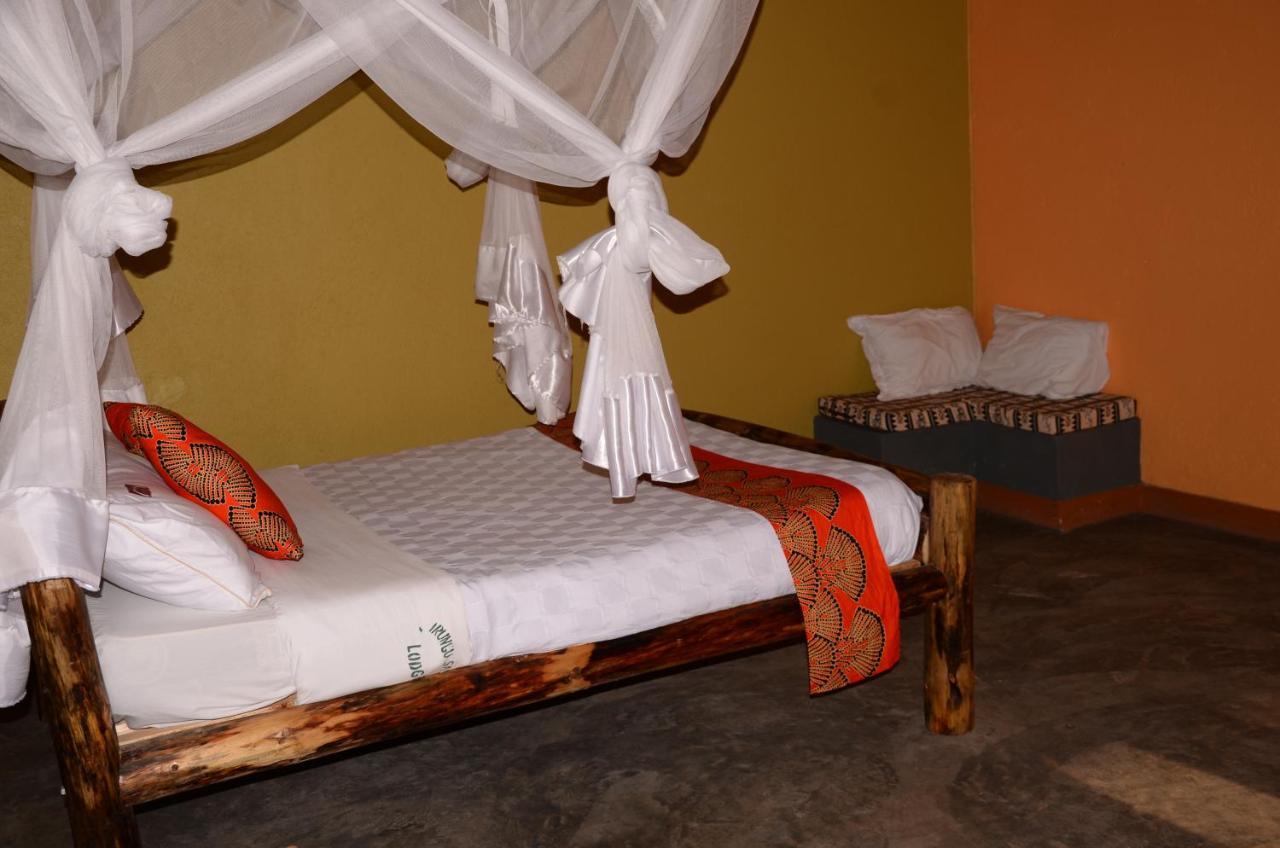 Irungu Forest Safari Lodge Katunguru エクステリア 写真