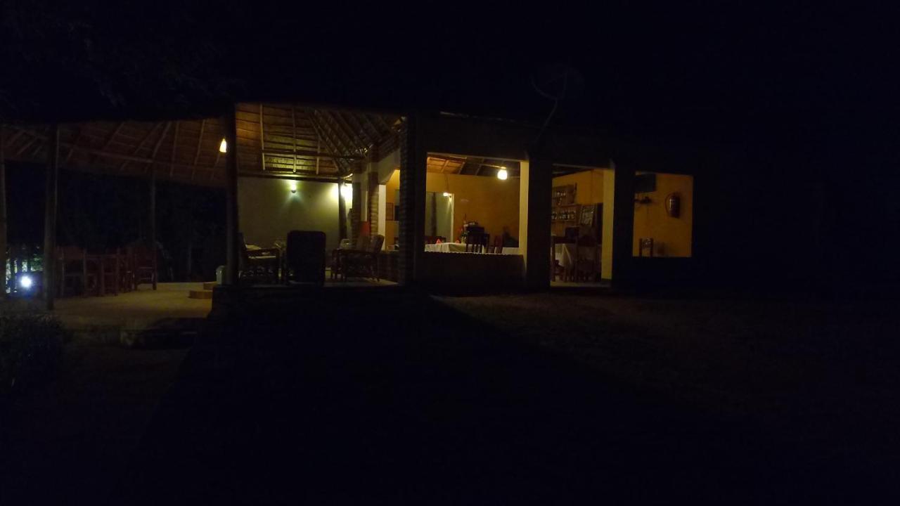 Irungu Forest Safari Lodge Katunguru エクステリア 写真