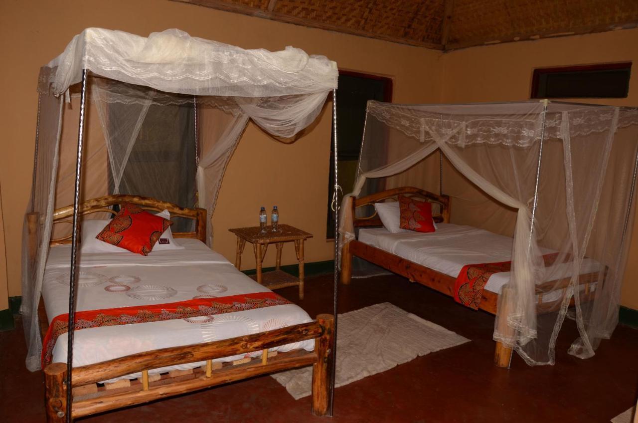 Irungu Forest Safari Lodge Katunguru エクステリア 写真