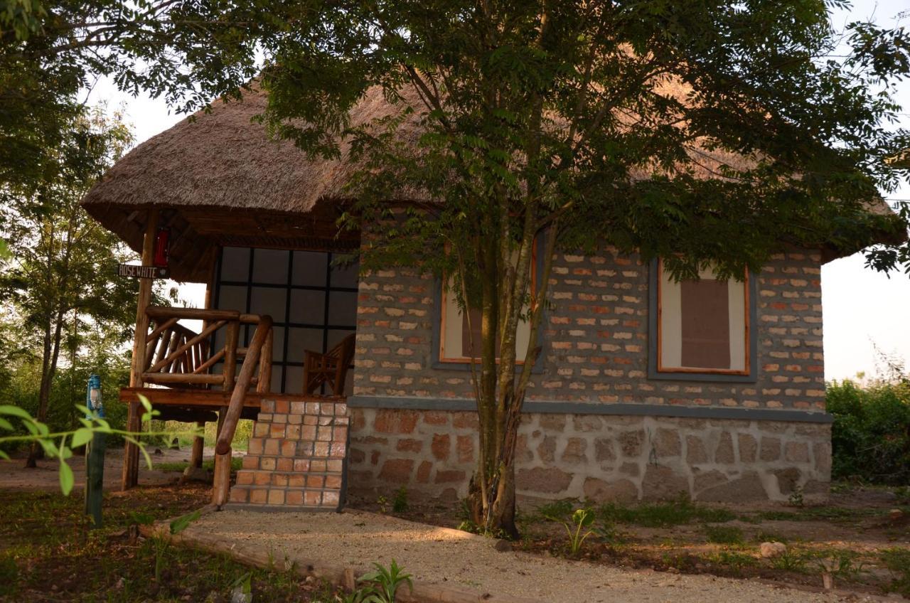 Irungu Forest Safari Lodge Katunguru エクステリア 写真