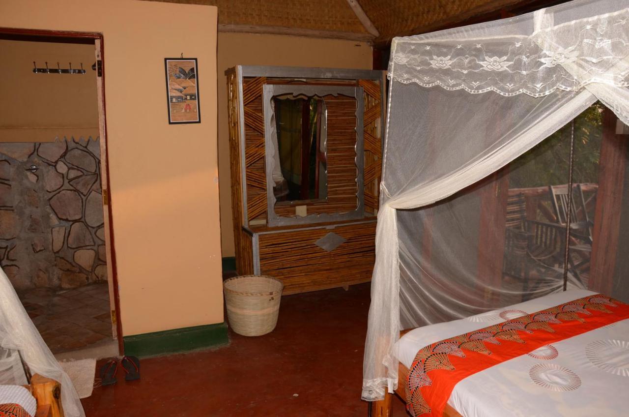 Irungu Forest Safari Lodge Katunguru エクステリア 写真