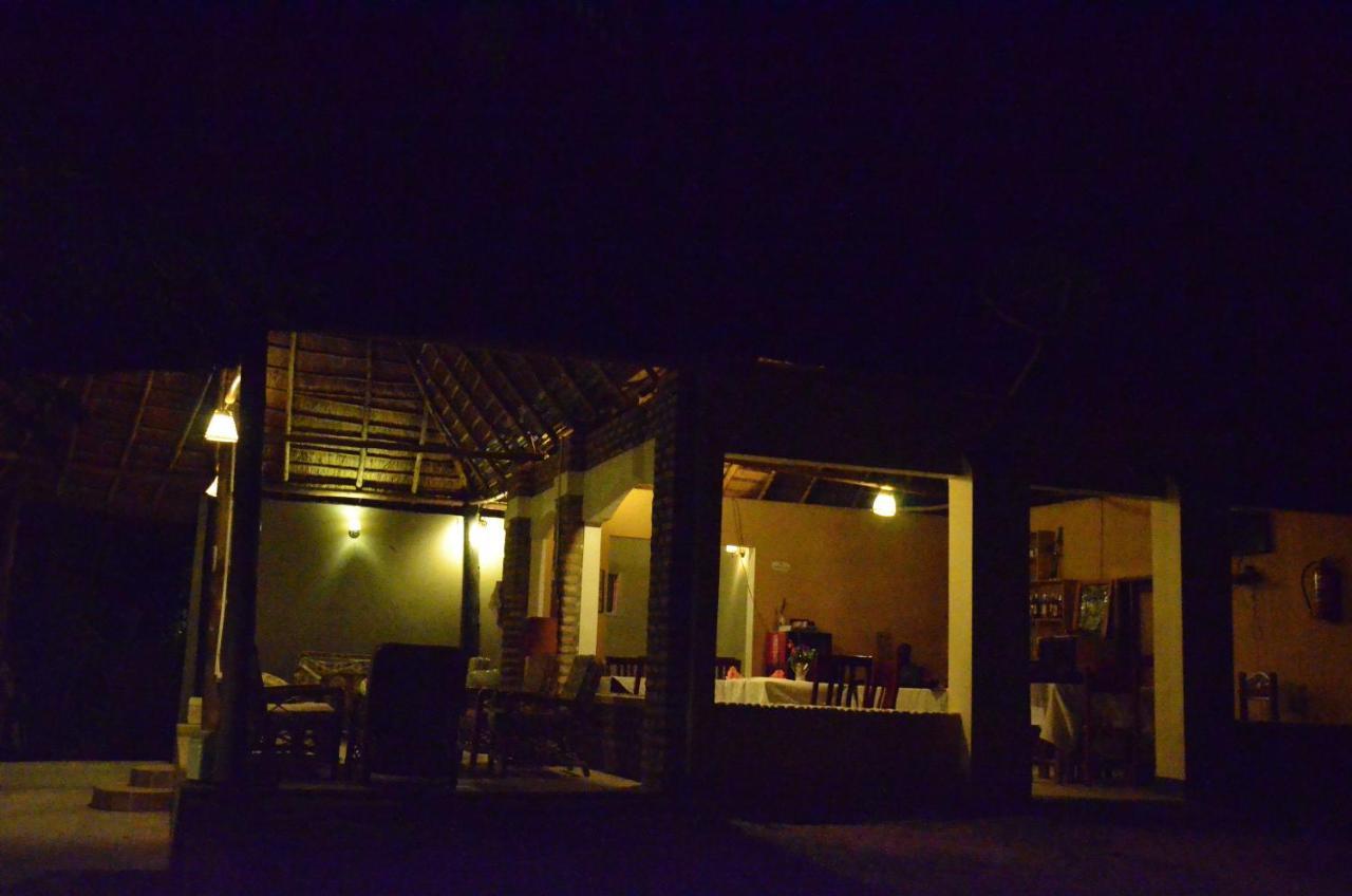 Irungu Forest Safari Lodge Katunguru エクステリア 写真