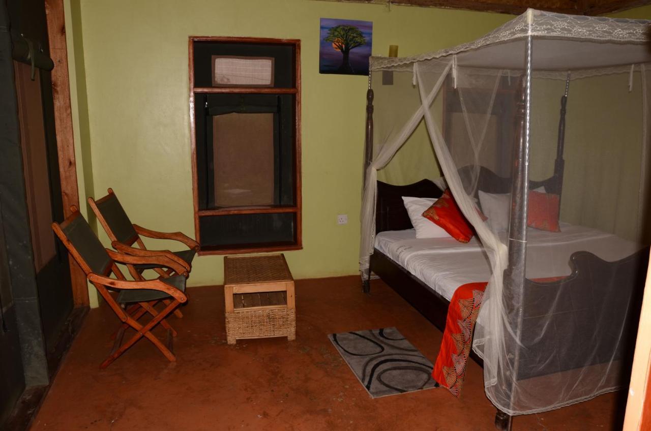 Irungu Forest Safari Lodge Katunguru エクステリア 写真