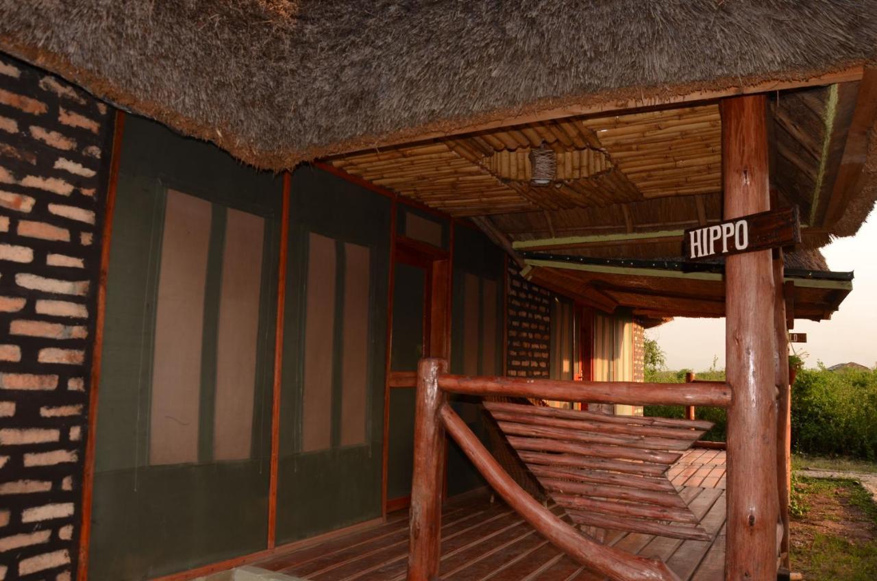 Irungu Forest Safari Lodge Katunguru エクステリア 写真