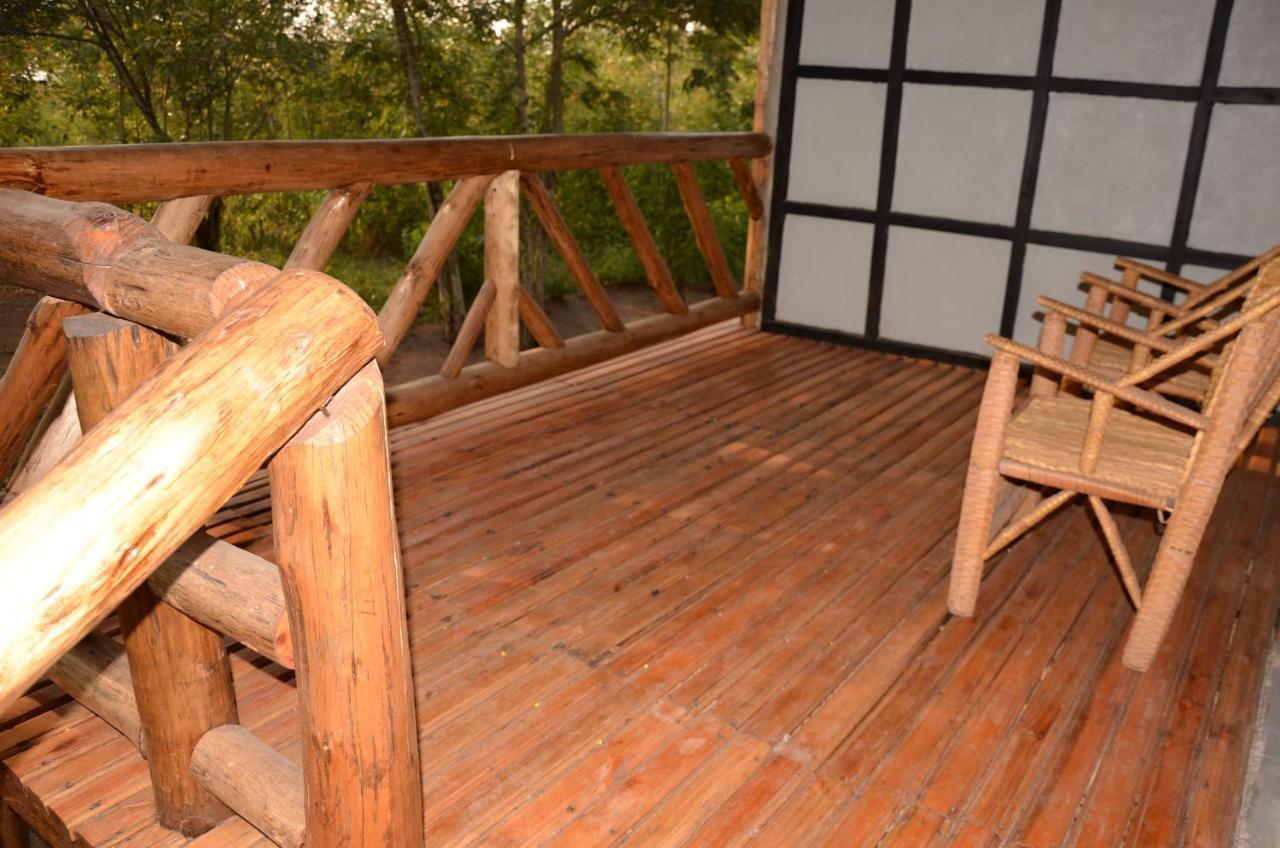 Irungu Forest Safari Lodge Katunguru エクステリア 写真