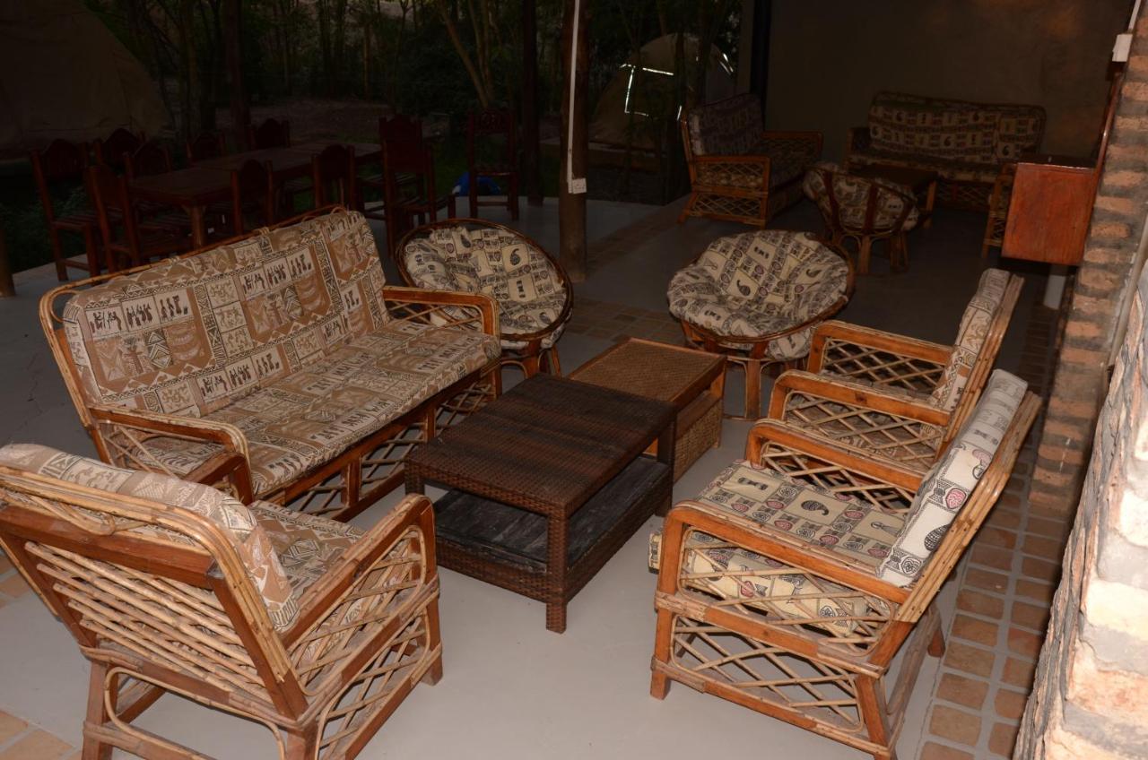 Irungu Forest Safari Lodge Katunguru エクステリア 写真