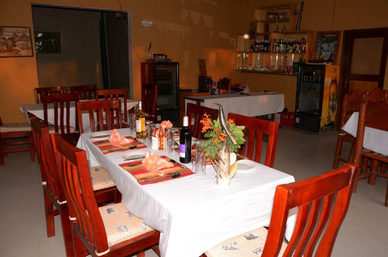 Irungu Forest Safari Lodge Katunguru エクステリア 写真
