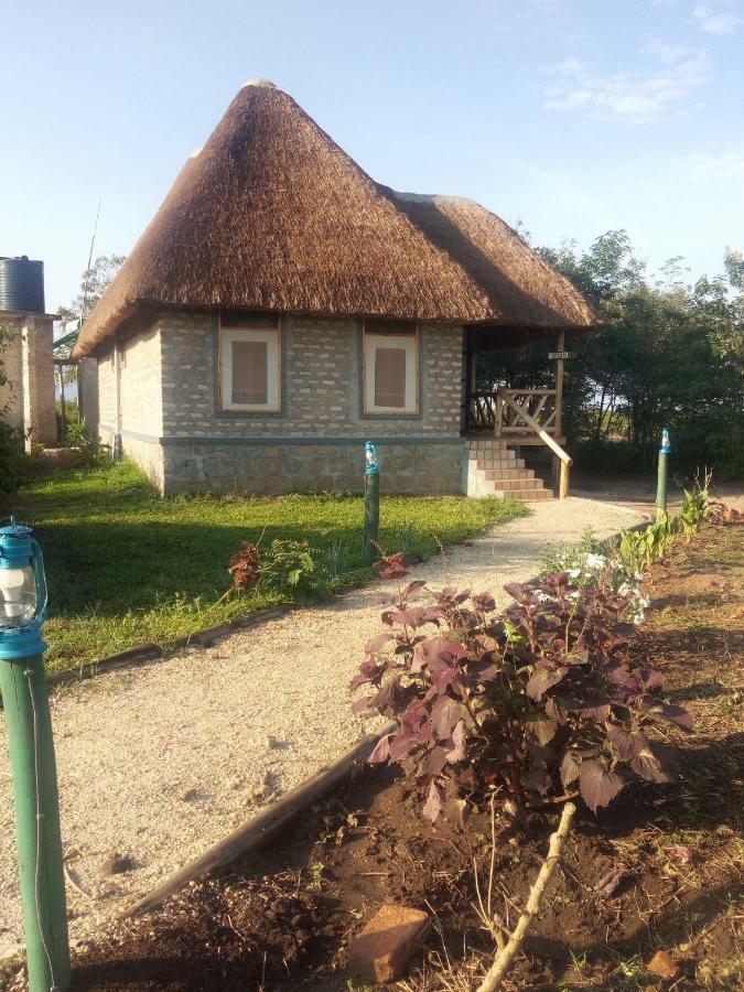 Irungu Forest Safari Lodge Katunguru エクステリア 写真