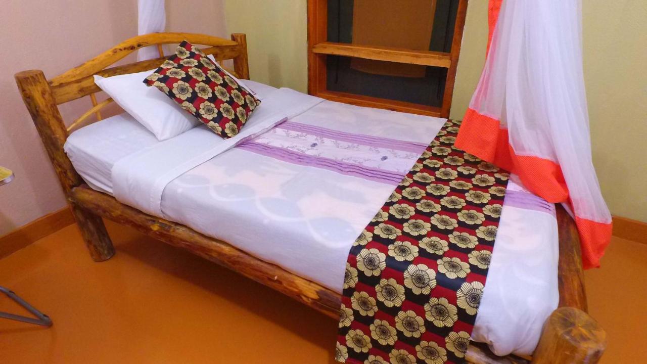 Irungu Forest Safari Lodge Katunguru エクステリア 写真