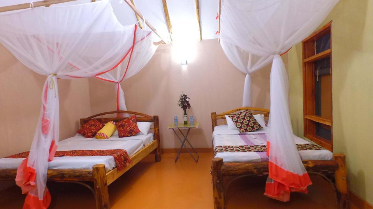 Irungu Forest Safari Lodge Katunguru エクステリア 写真