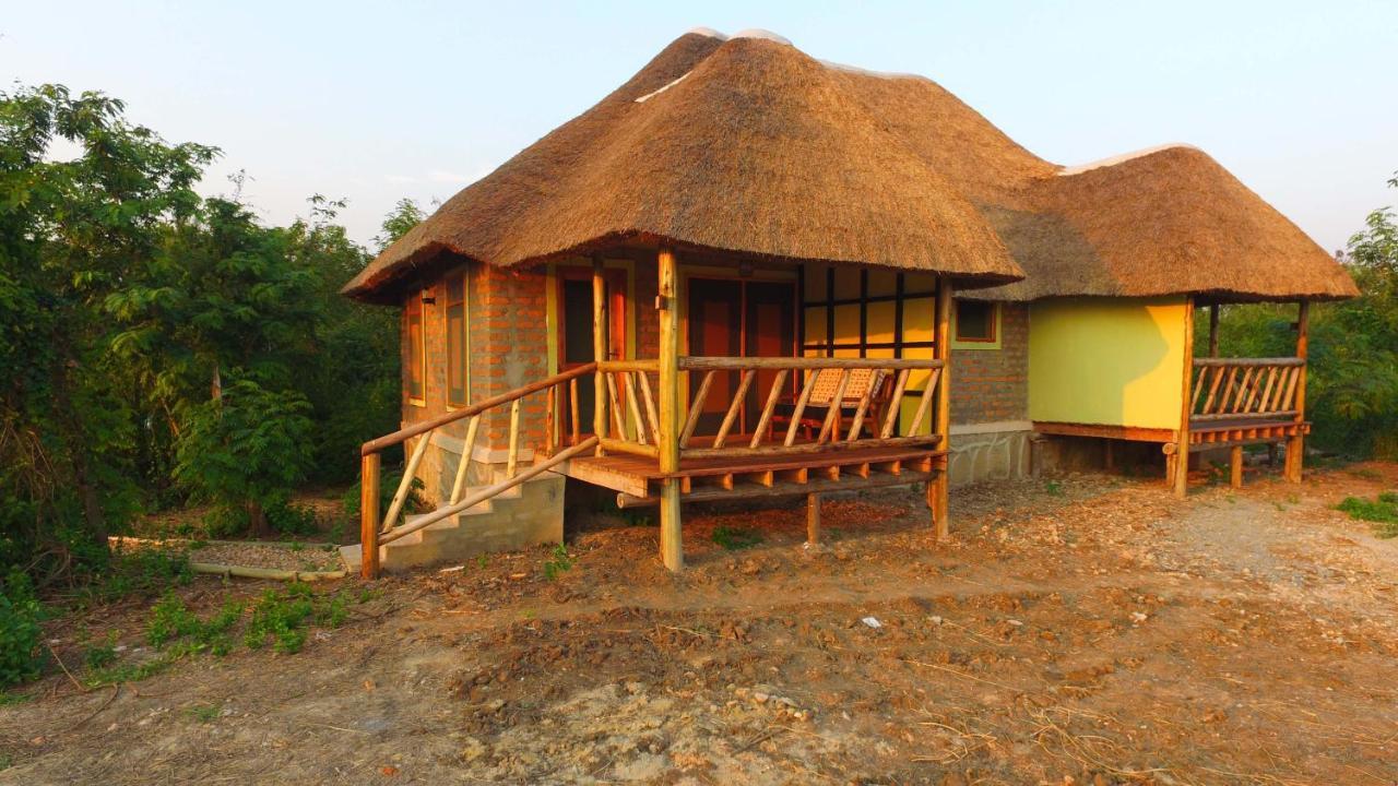 Irungu Forest Safari Lodge Katunguru エクステリア 写真
