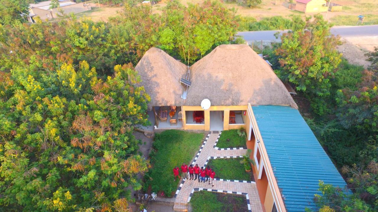 Irungu Forest Safari Lodge Katunguru エクステリア 写真