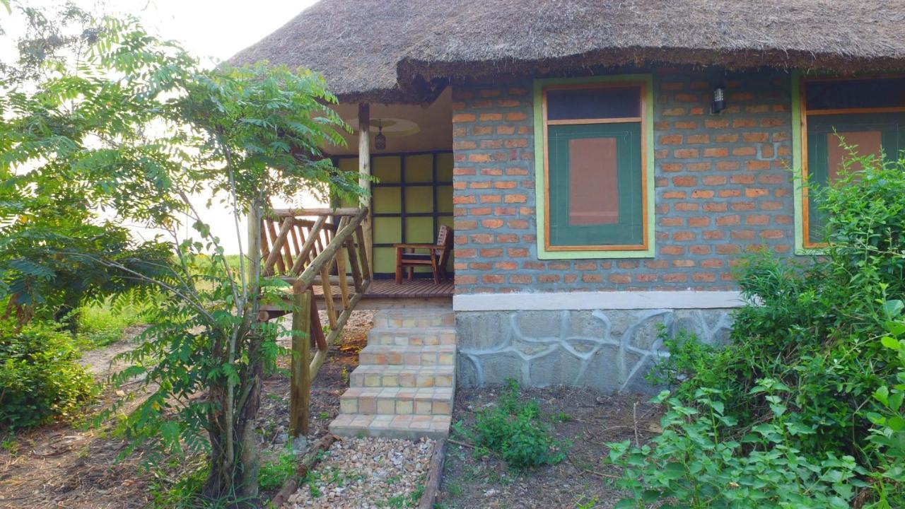 Irungu Forest Safari Lodge Katunguru エクステリア 写真